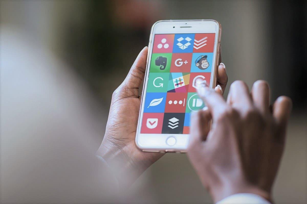 Apps multiplataforma: un código, ambos sistemas operativos.